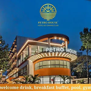 Petro House - Block A Отель